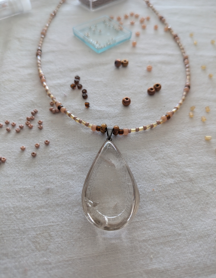 Goutte quartz fume. 53 cm.