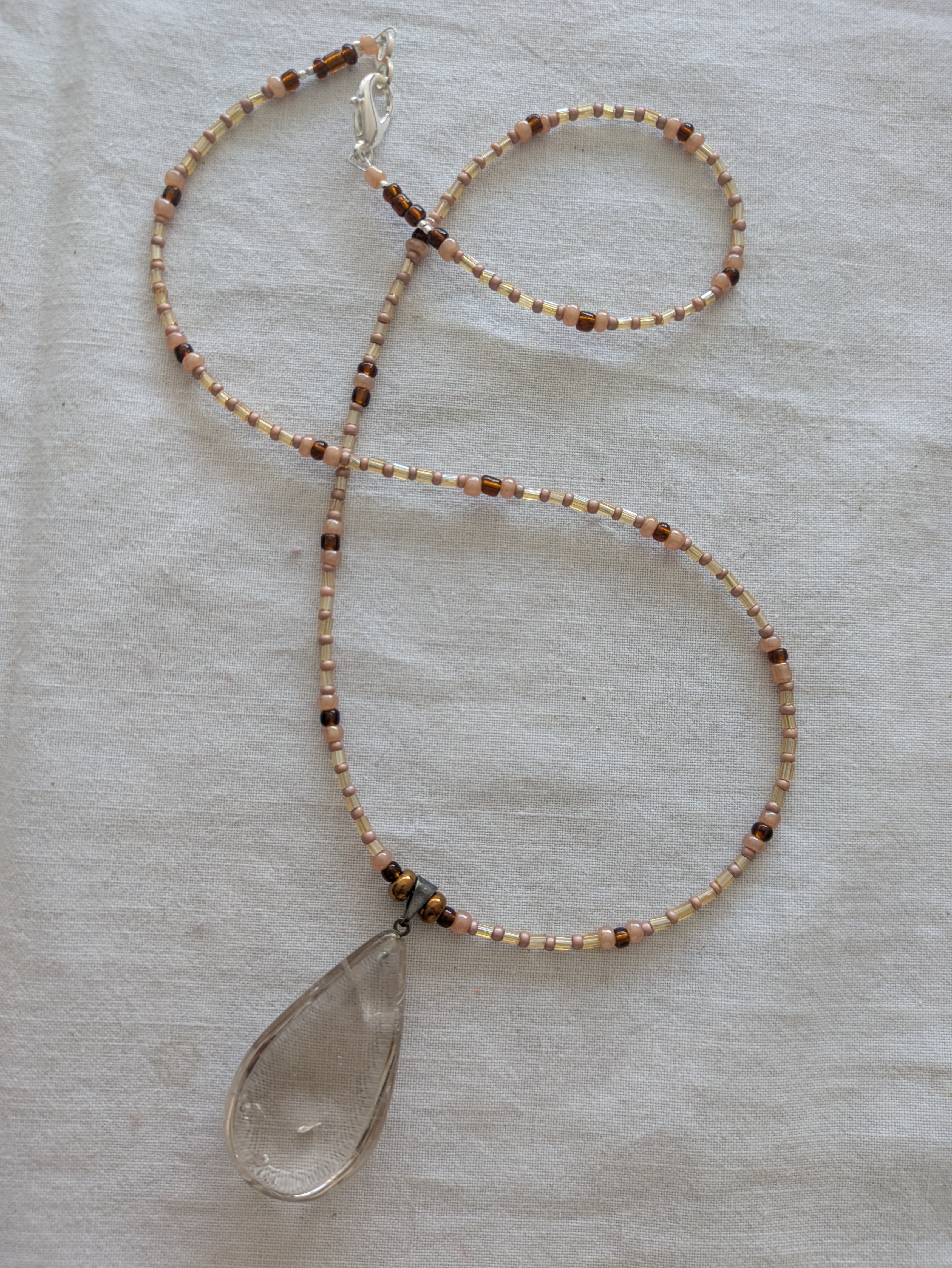Goutte quartz fume. 53 cm.