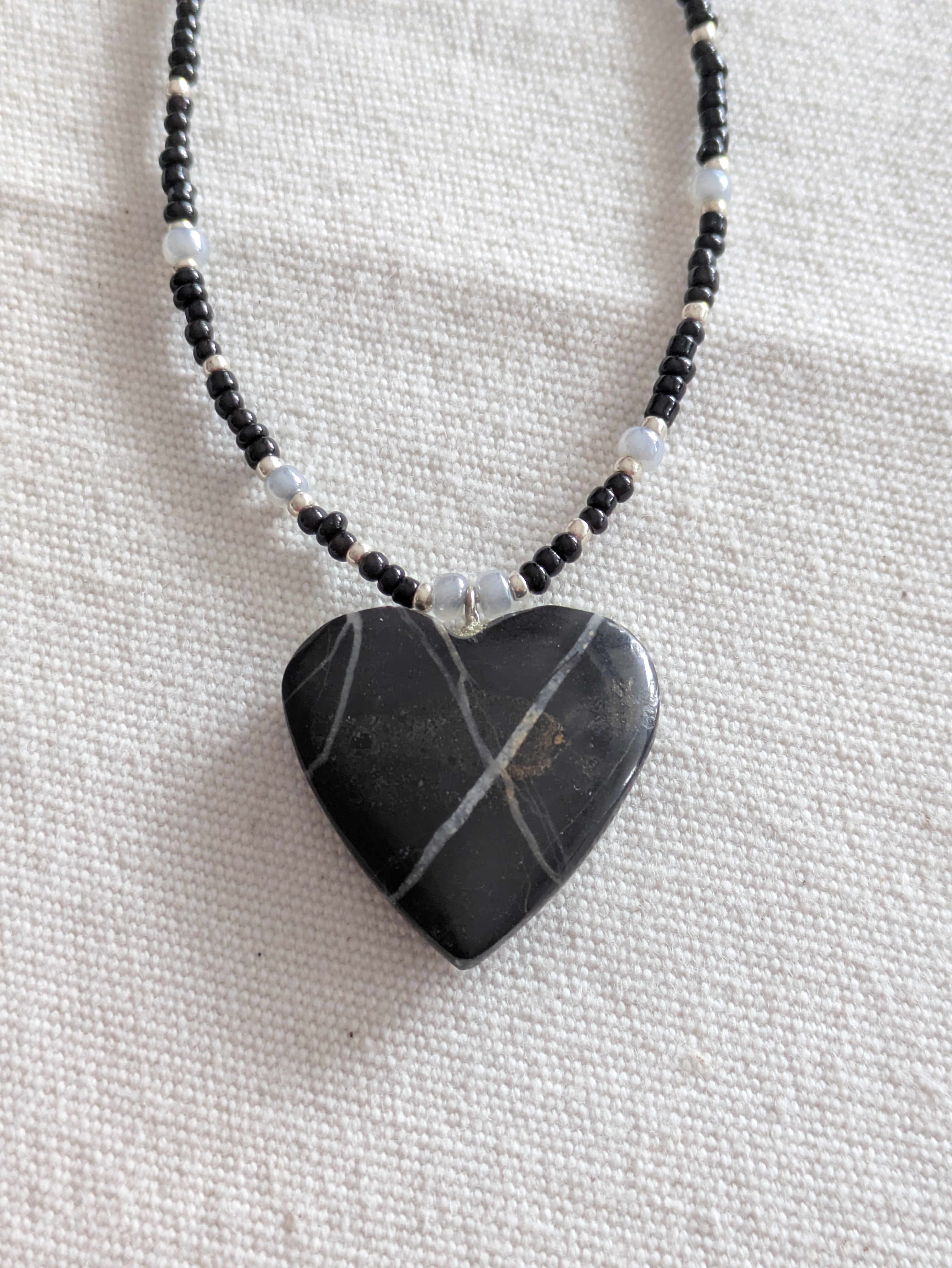 Onyx noir. 48 cm.
