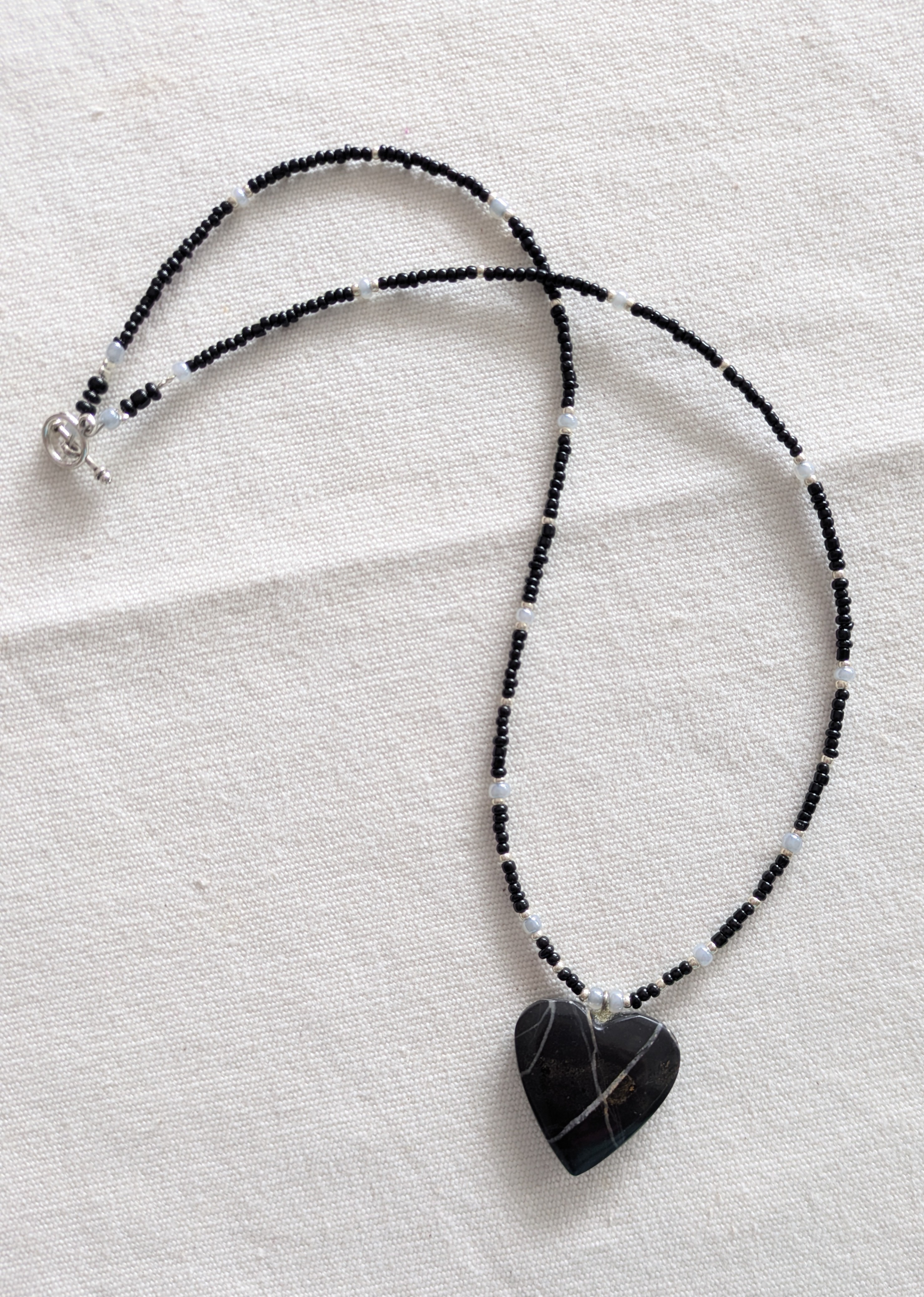 Onyx noir. 48 cm.