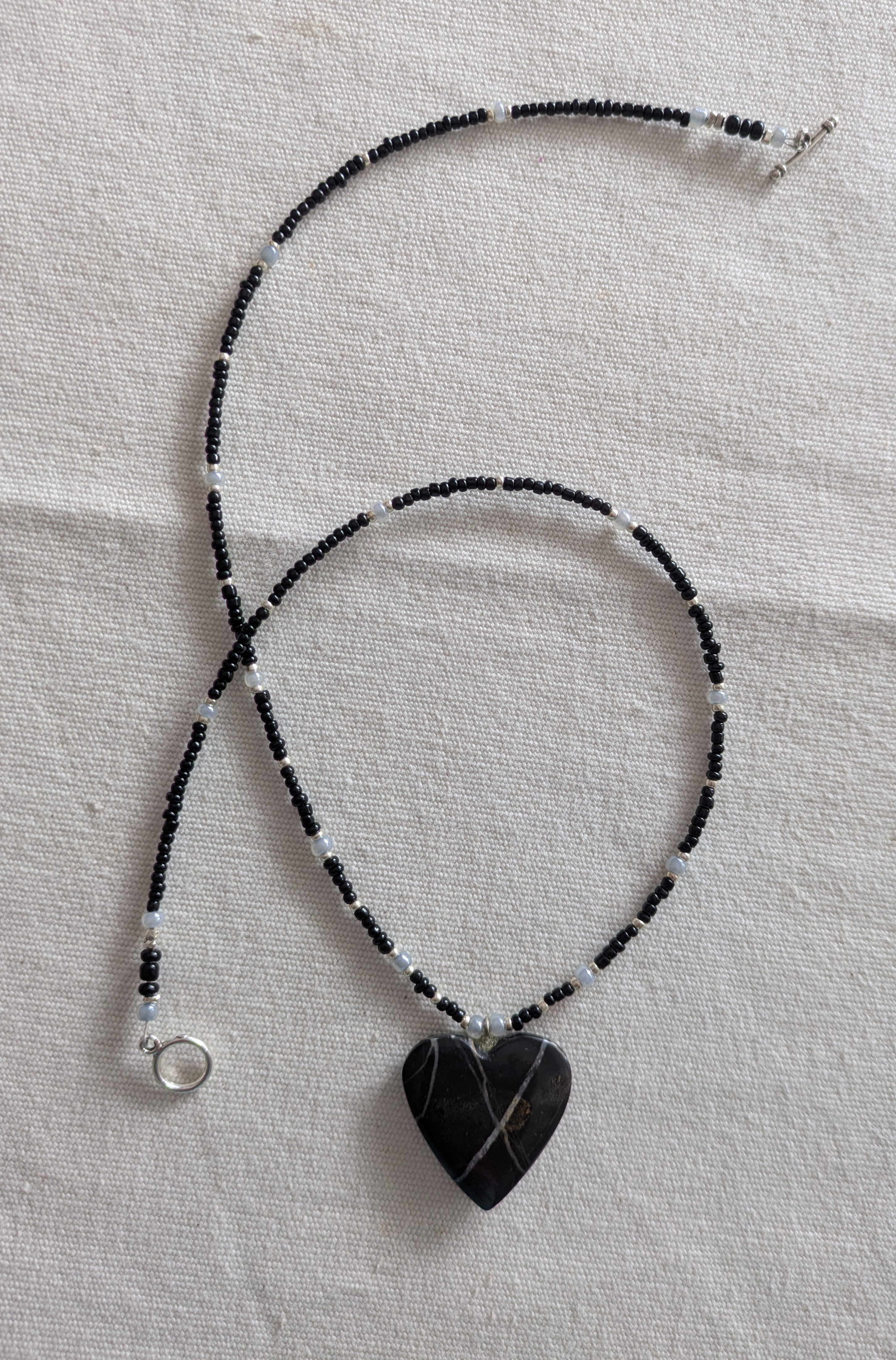 Onyx noir. 48 cm.