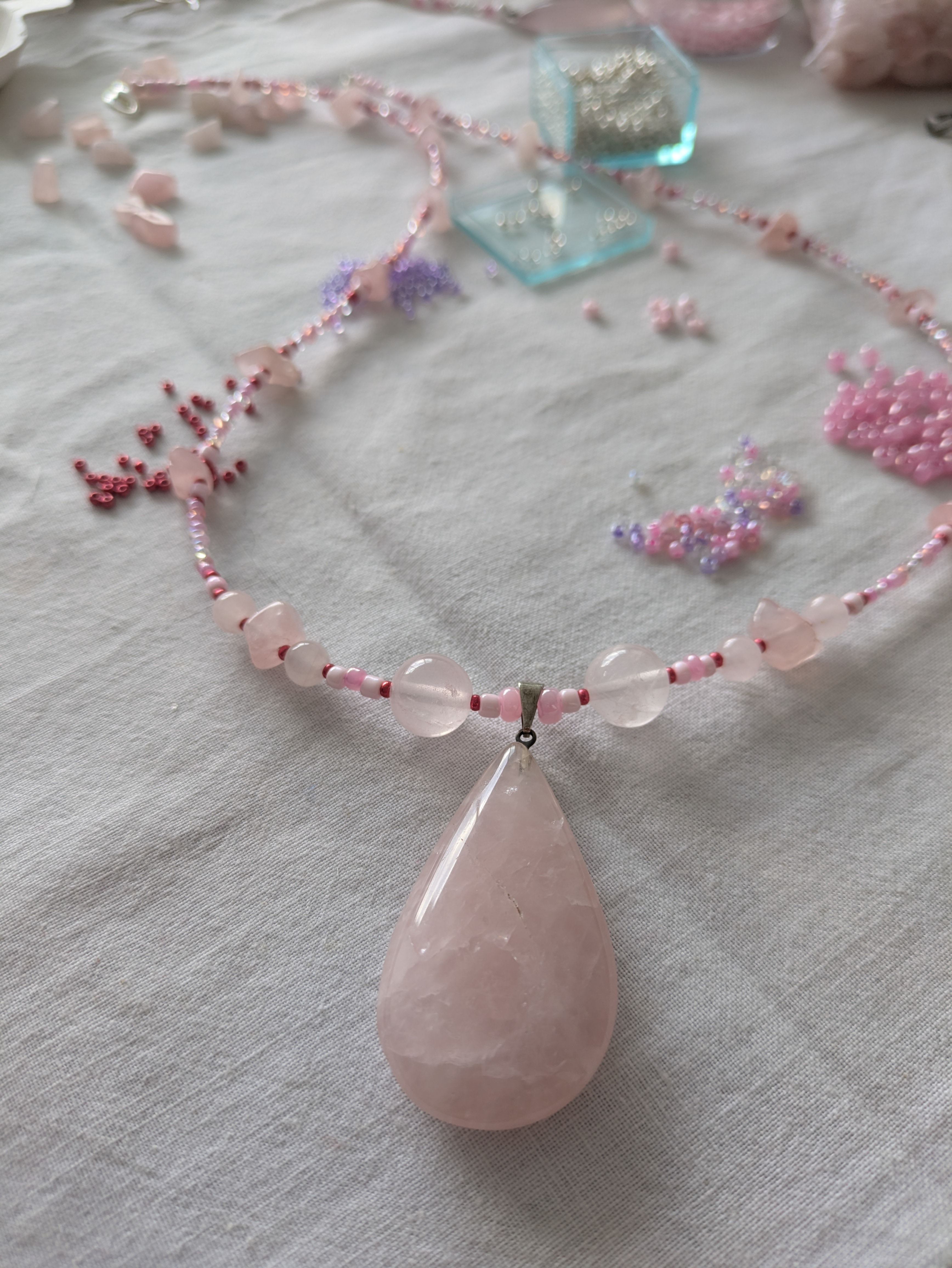 Quartz rose. 58 cm.
