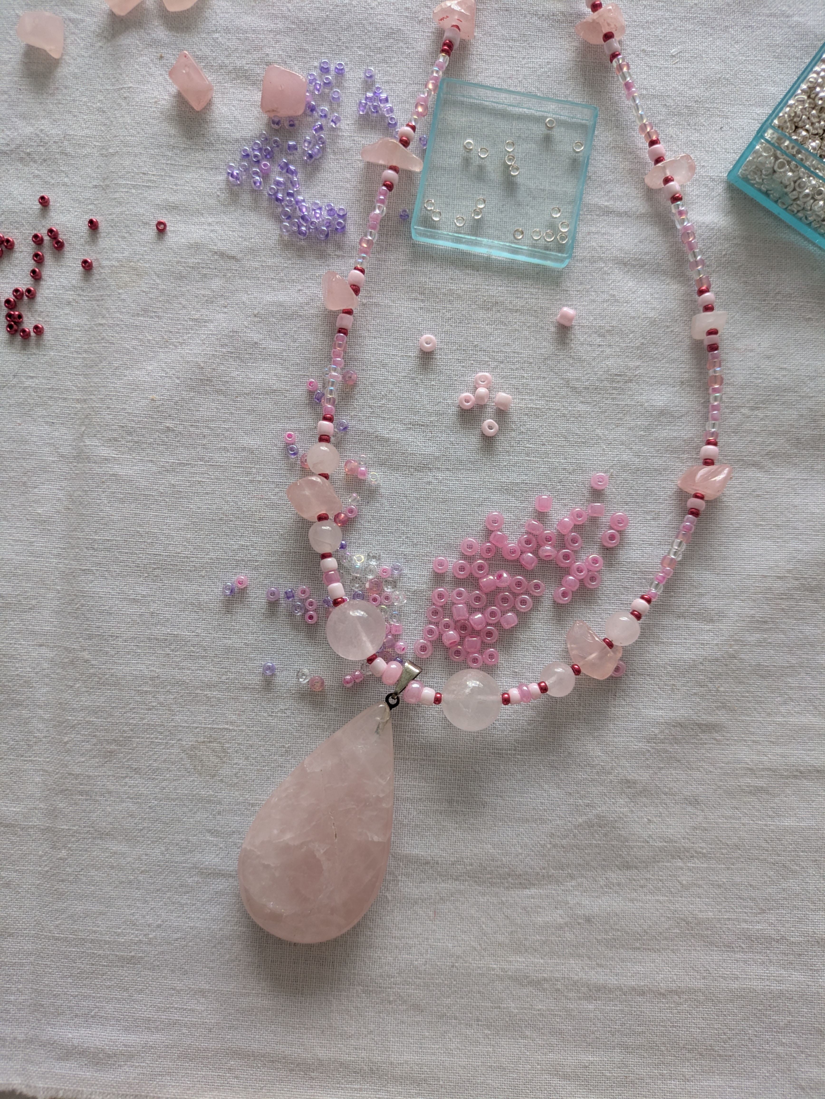 Quartz rose. 58 cm.