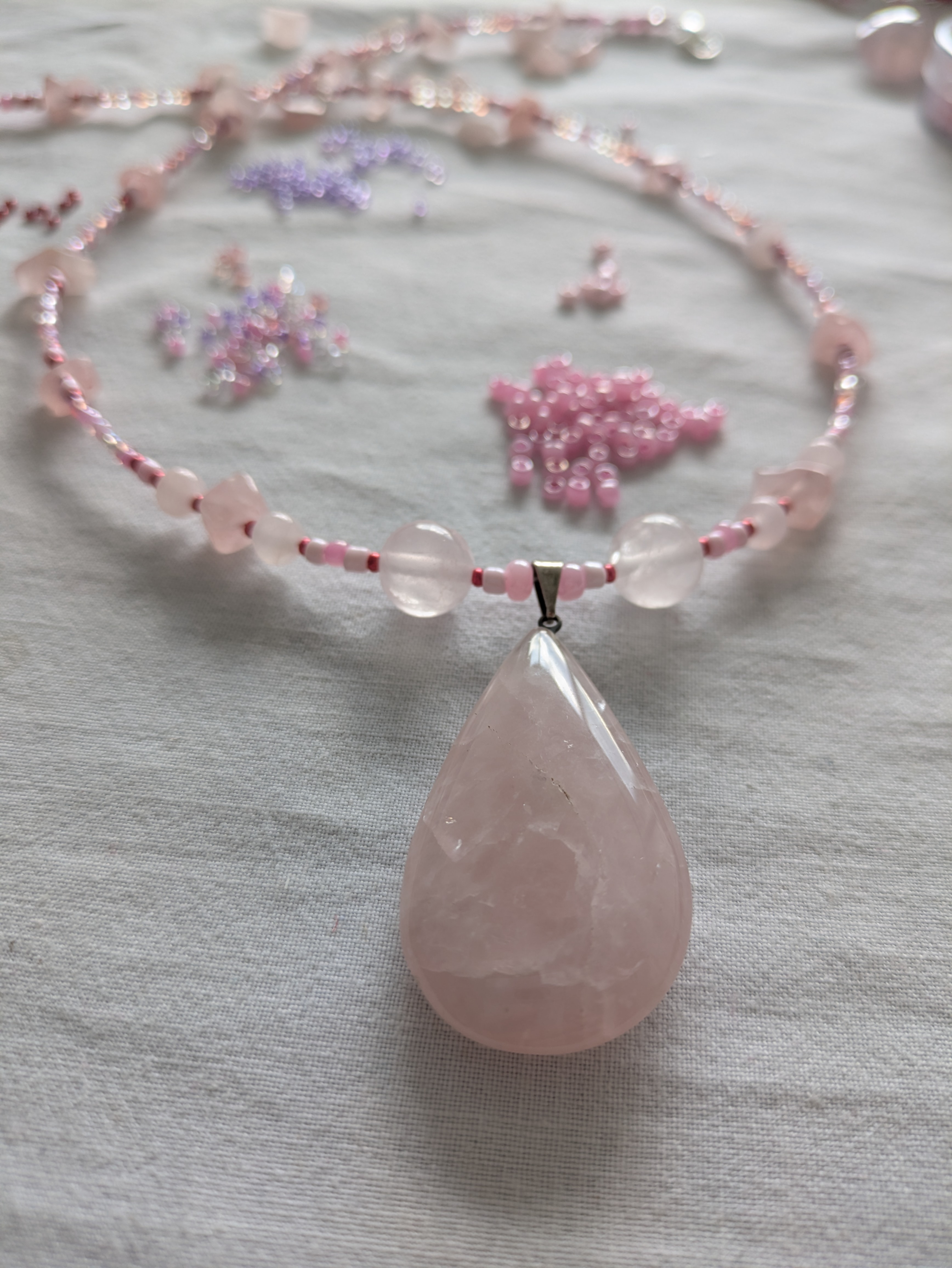 Quartz rose. 58 cm.