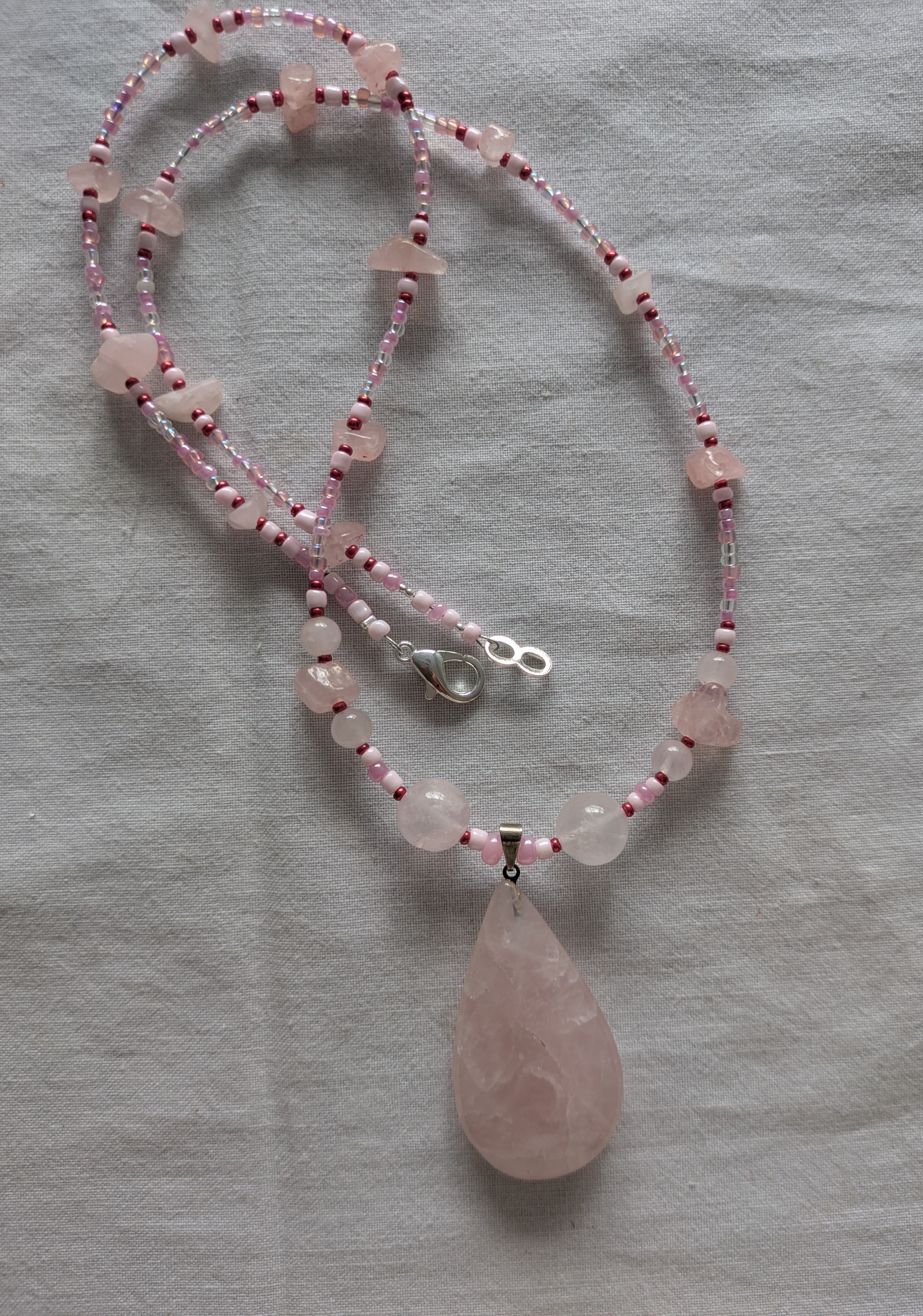 Quartz rose. 58 cm.