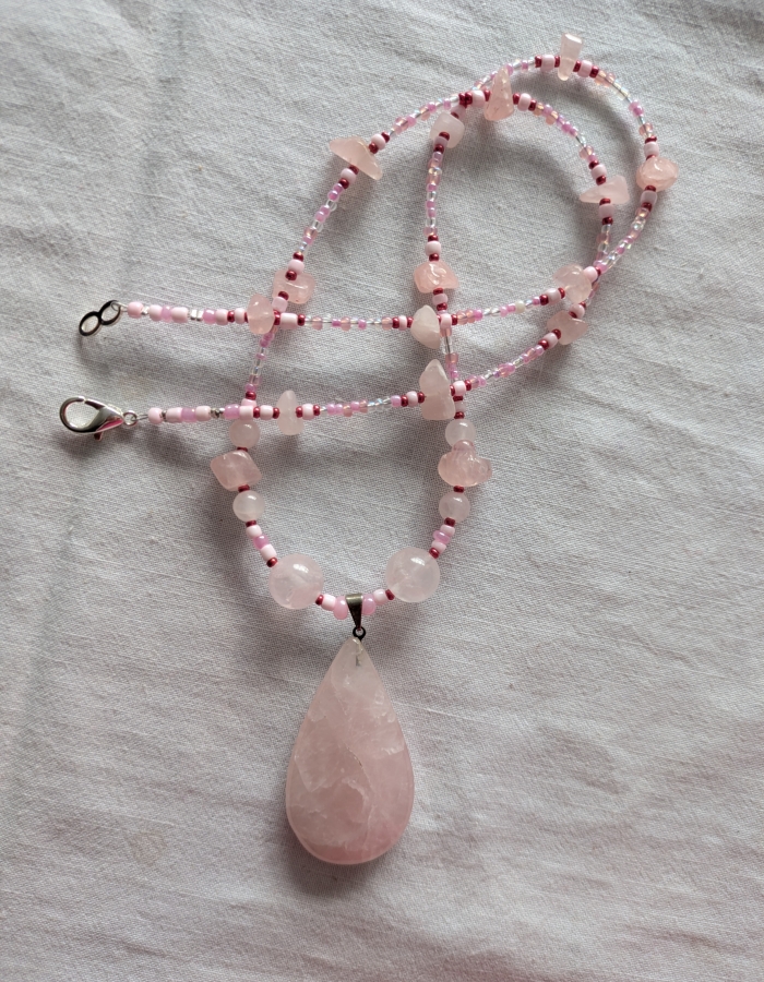 Quartz rose. 58 cm.