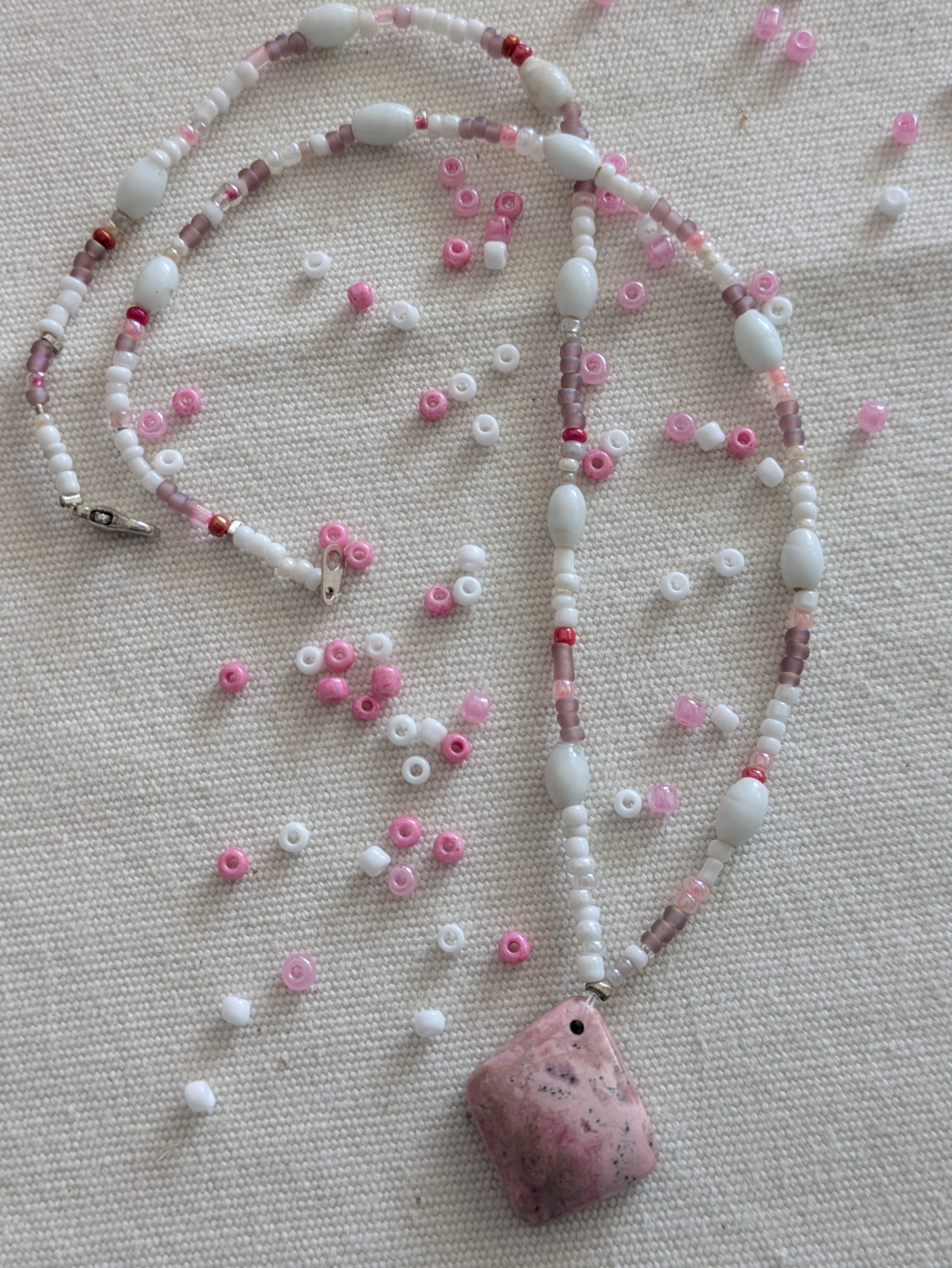 Rhodonite. 41 cm.