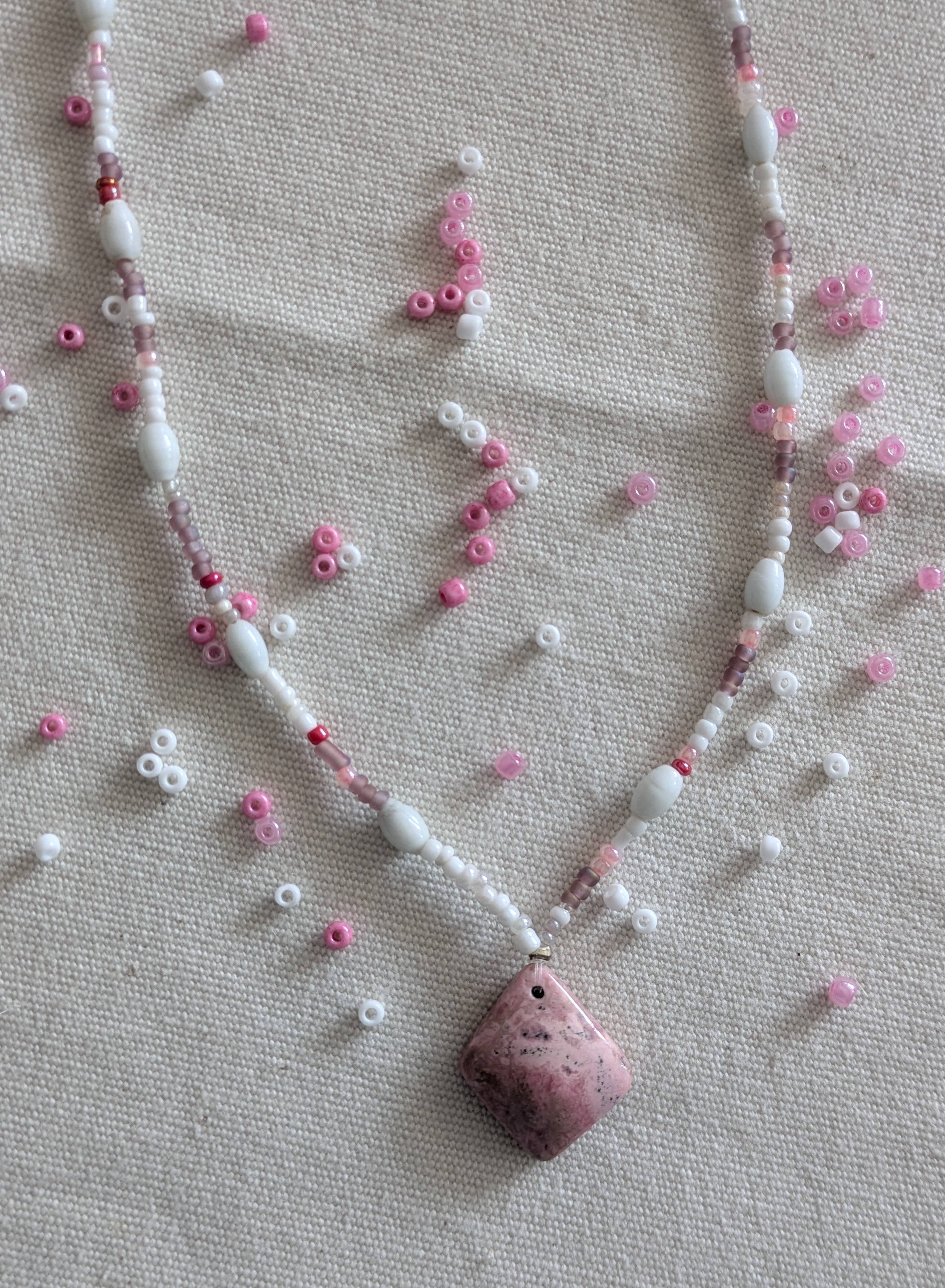 Rhodonite. 41 cm.